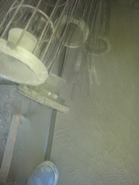 有客戶咨詢問(wèn)除塵布袋更換了需要更換除塵器骨架嗎？